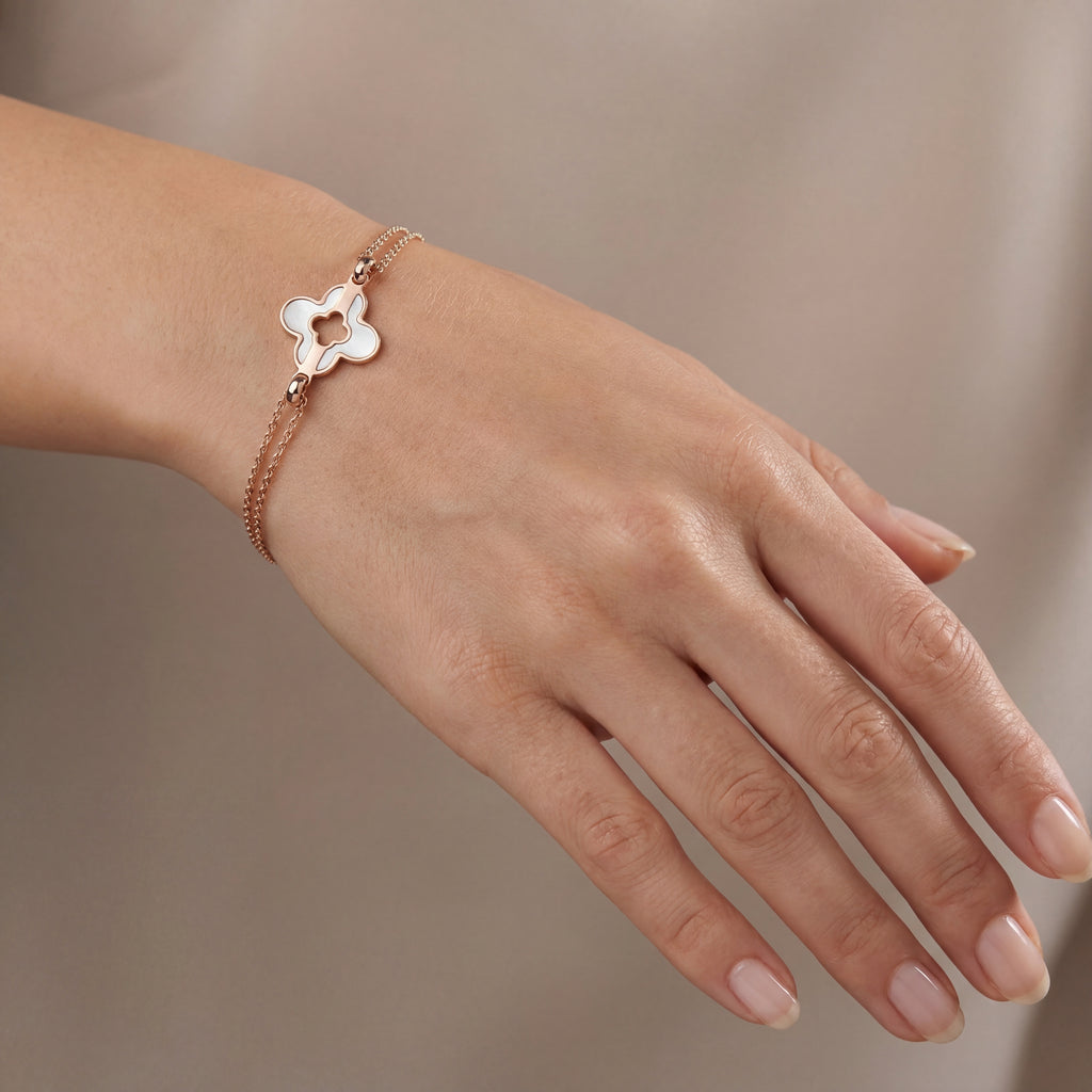 Clover charm bracelet