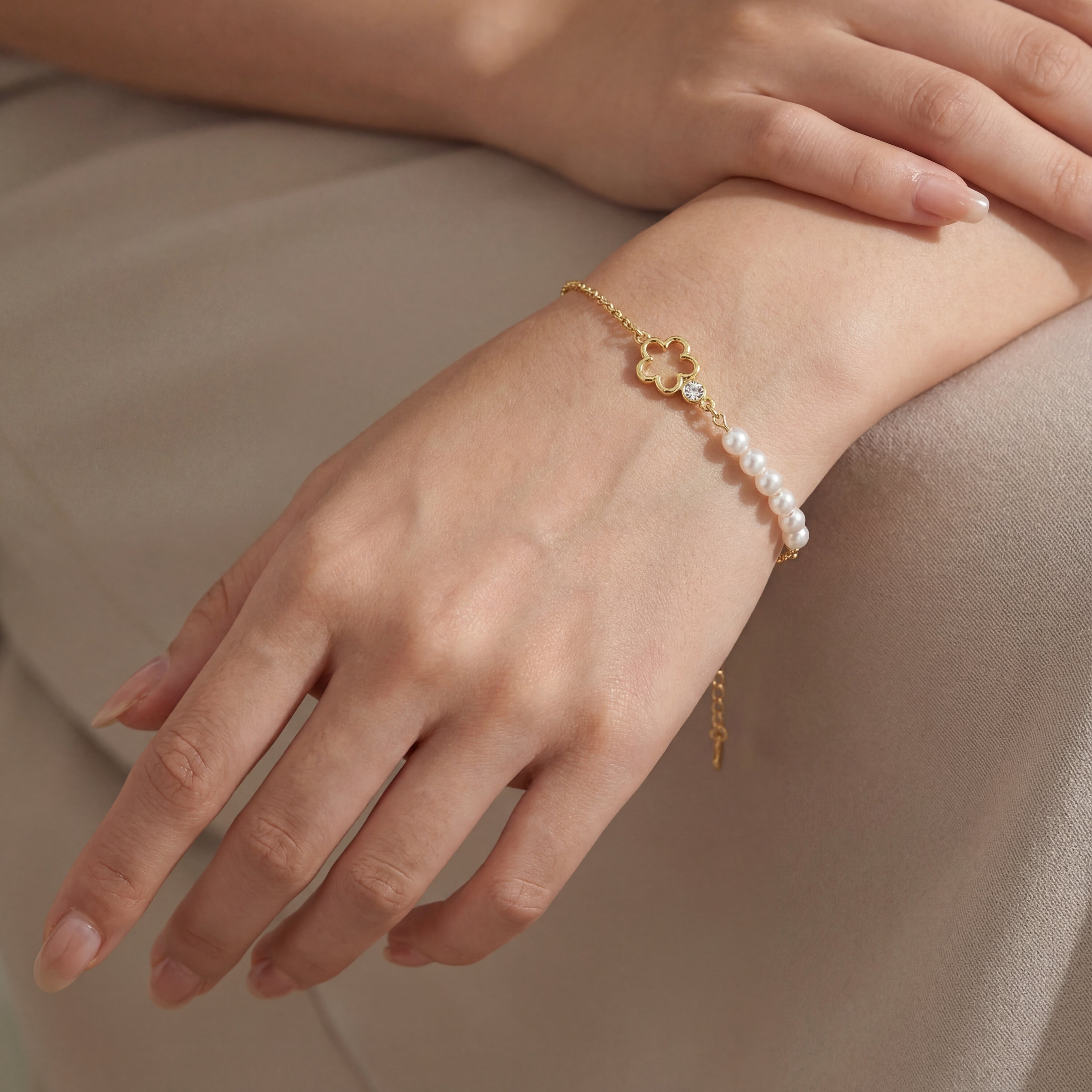 Clover Sparkle Wristlet bracelet